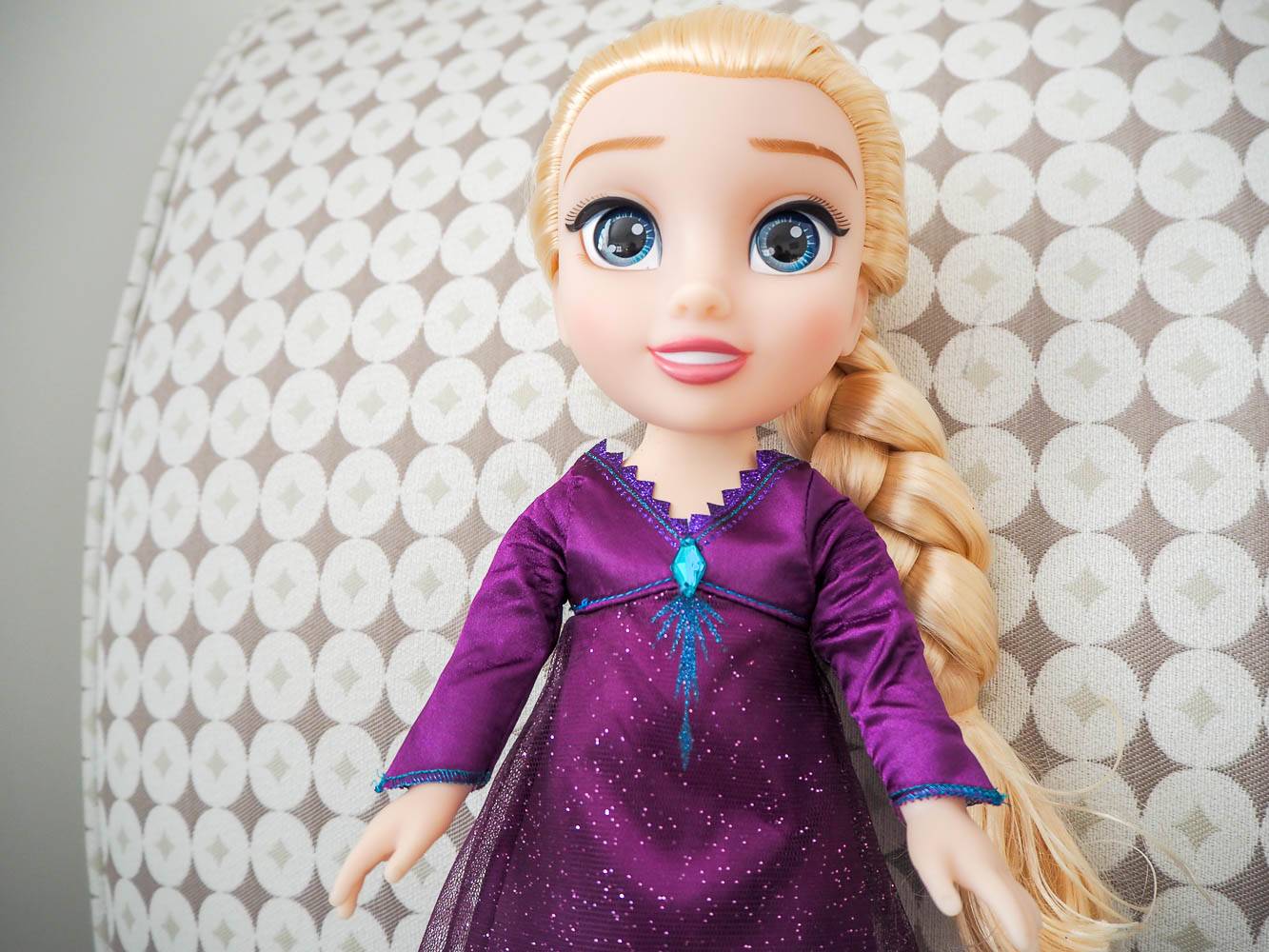 Review: Disney Frozen 2 Elsa's Vanity Table & Frozen 2 Elsa Singing Doll  - Inside Laura's Life